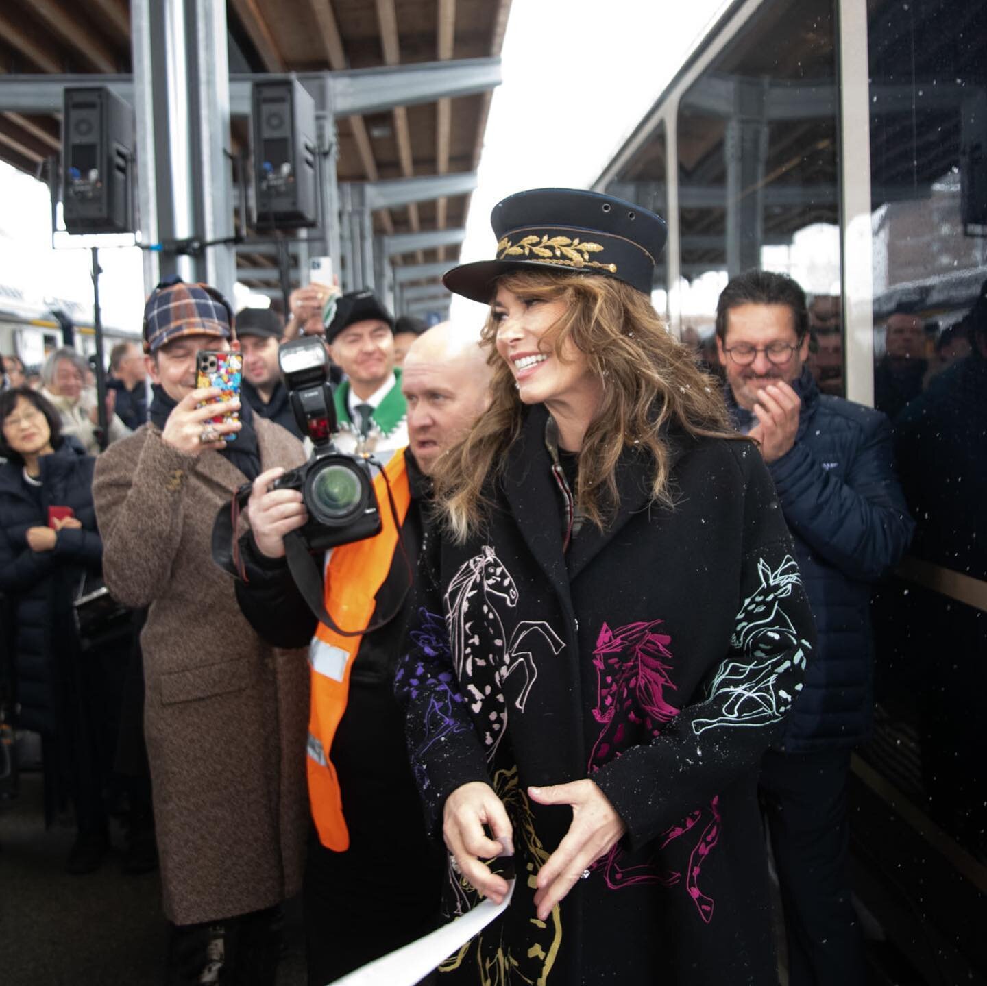 The Shania Train

The GoldenPass Express has been named!

A historic event! The GoldenPass Express, which will connect Montreux and Interlaken Ost without change, was officially inaugurated on Friday in Gstaad. Named by Shania Twain, the new train&nb