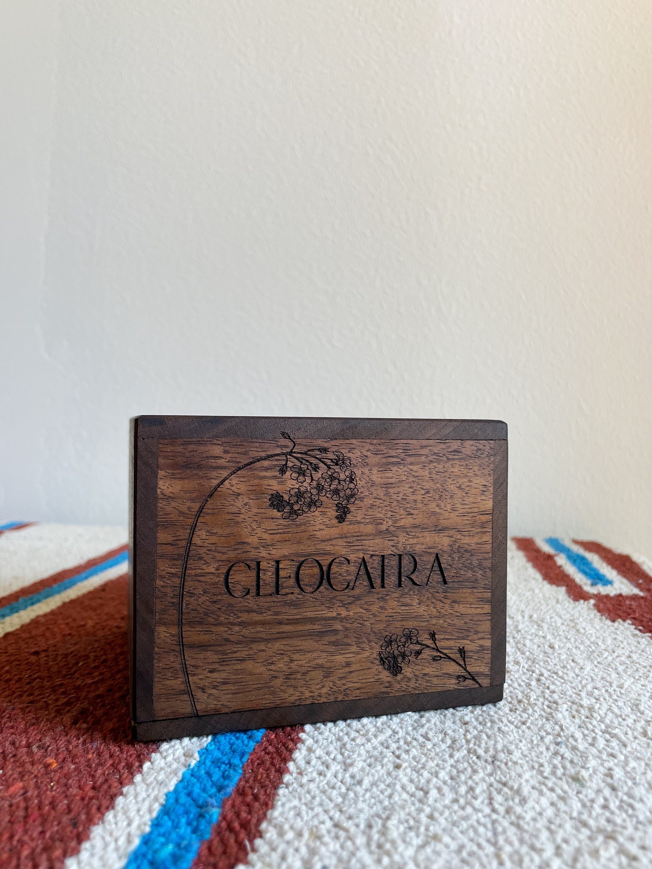https://www.etsy.com/img/6598191/r/il/5ccf5e/4133873150/il_fullxfull.4133873150_rdyo.jpg