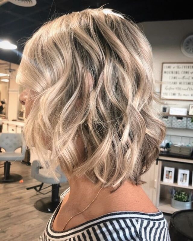 Blonde bobs give us life🌼⁣
⁣
[ Stylist: @hair_by_lacy ]