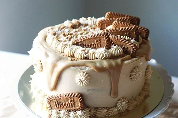Biscoff cake on a cake stand