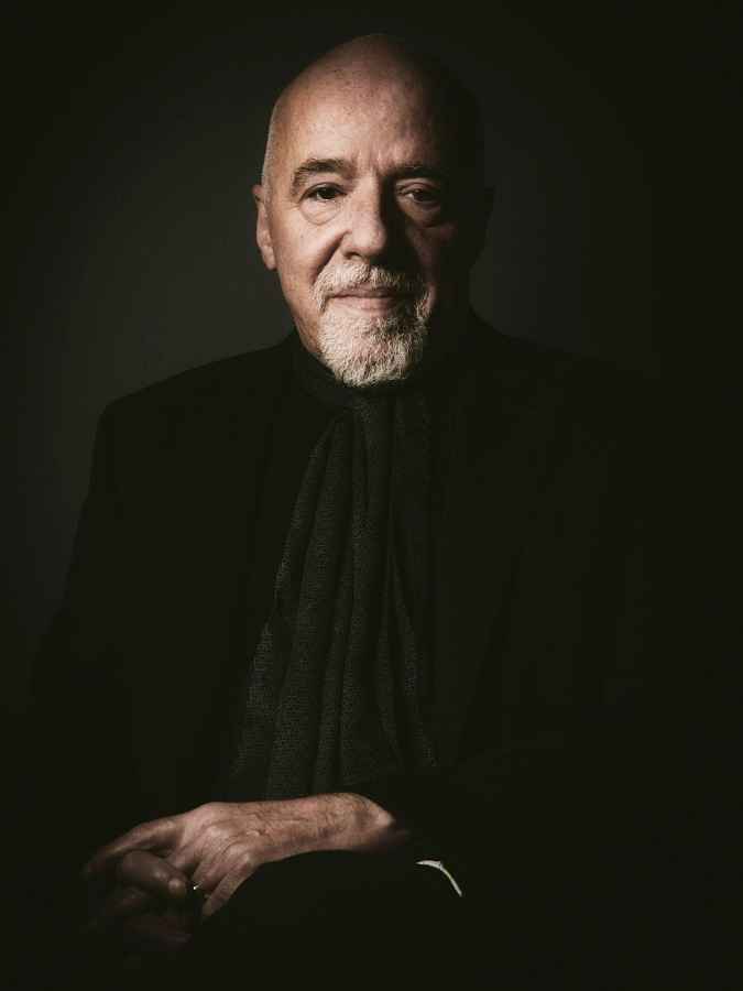 на фото Paulo Coelho. Автор Alex Teuscher 