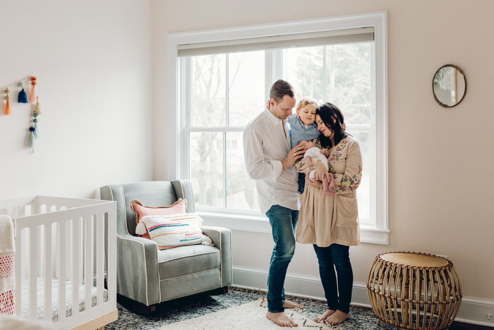 lifestyle-newborn-photography-session-laura-barr-12.jpg