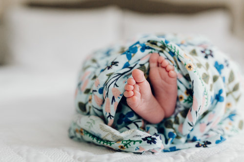 lifestyle-newborn-photography-session-laura-barr-05.jpg