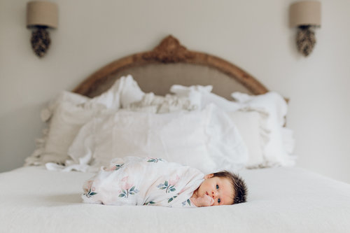 lifestyle-newborn-photography-session-laura-barr-02.jpg