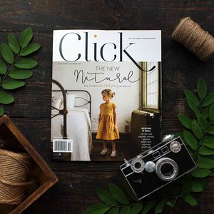 flatlay-background-dark-wood.jpg