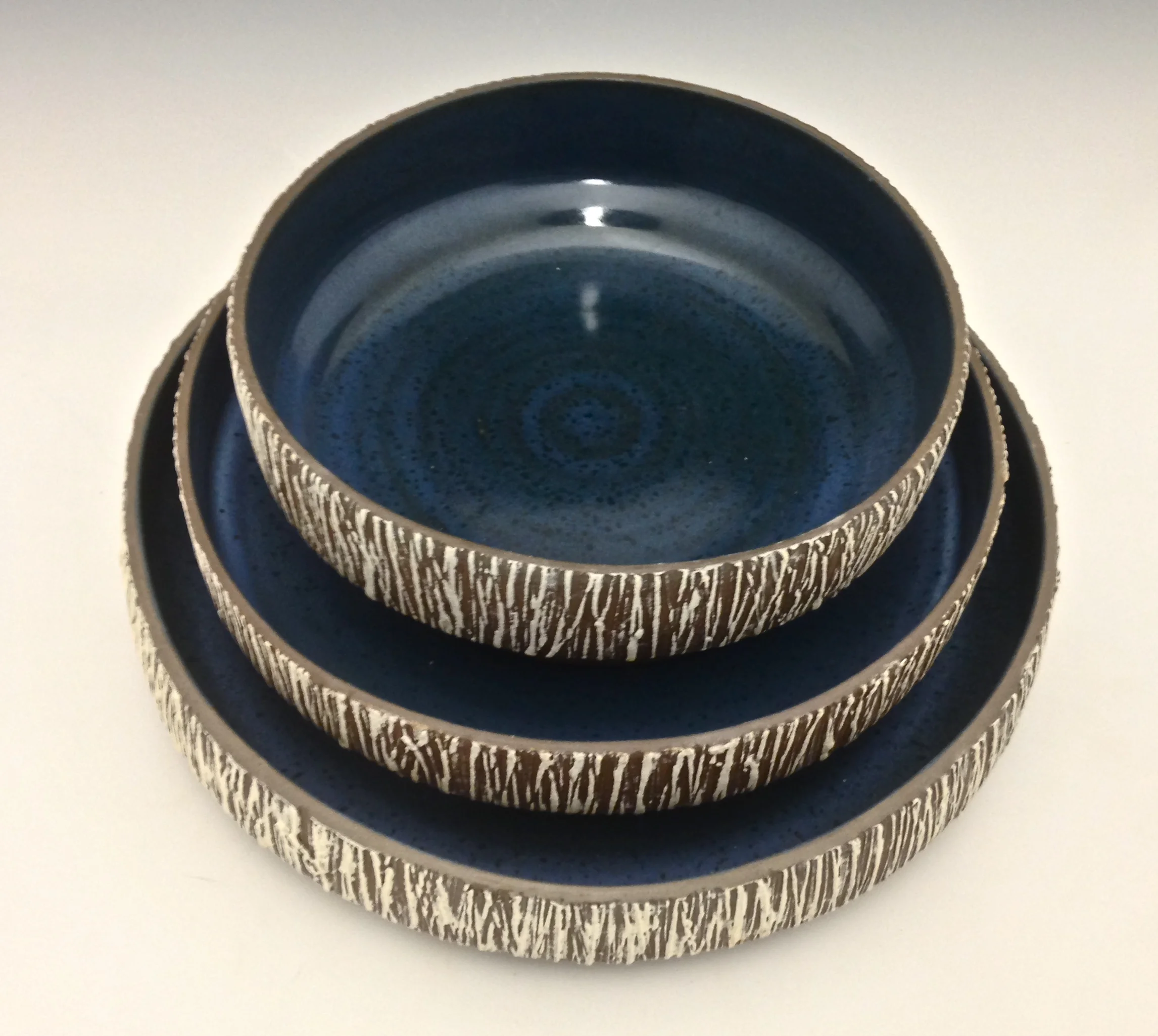  Small: H2.5" W12" D12"  Medium: H2" W15" D15"  Large: H1.5"&nbsp;W18" D18"    