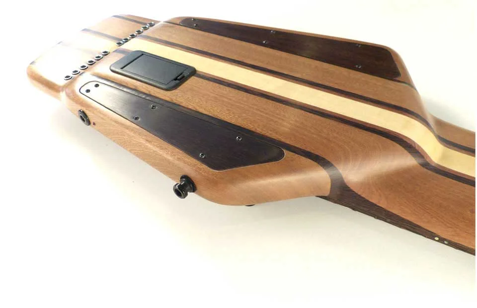The o ptimized body shape fine tunes the mass, while the rear route control cavities are concentrated into the body wings to preserve the integrity of the resonant core of the instrument.