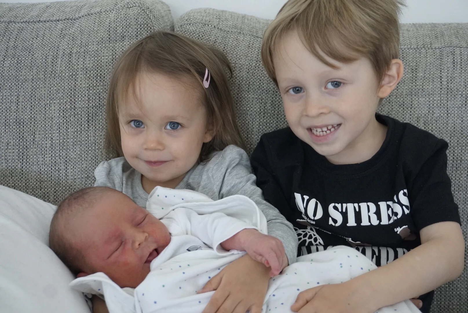 Första gången syskonen träffas