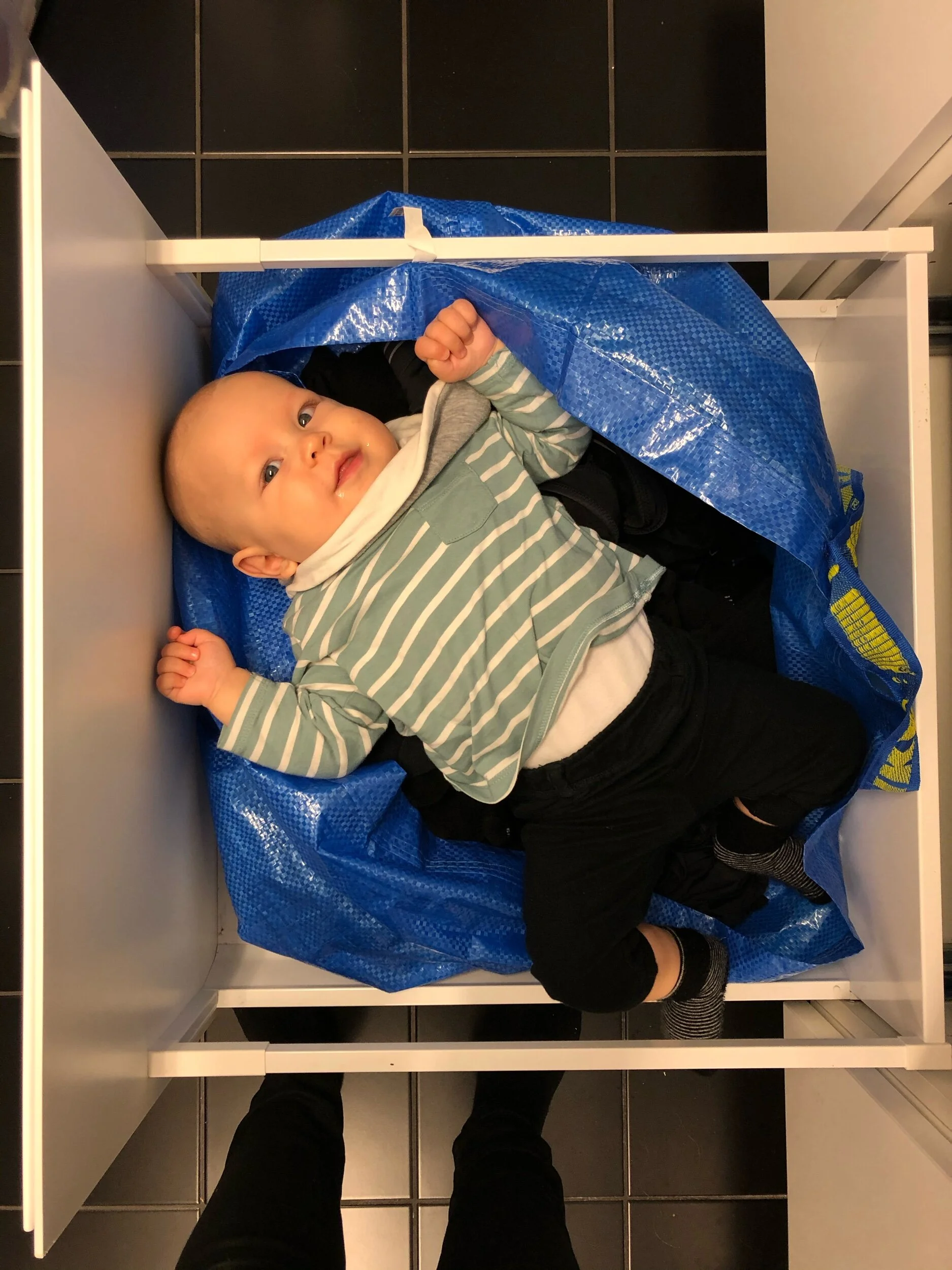 När mamma måste tvätta får man bara hänga med!