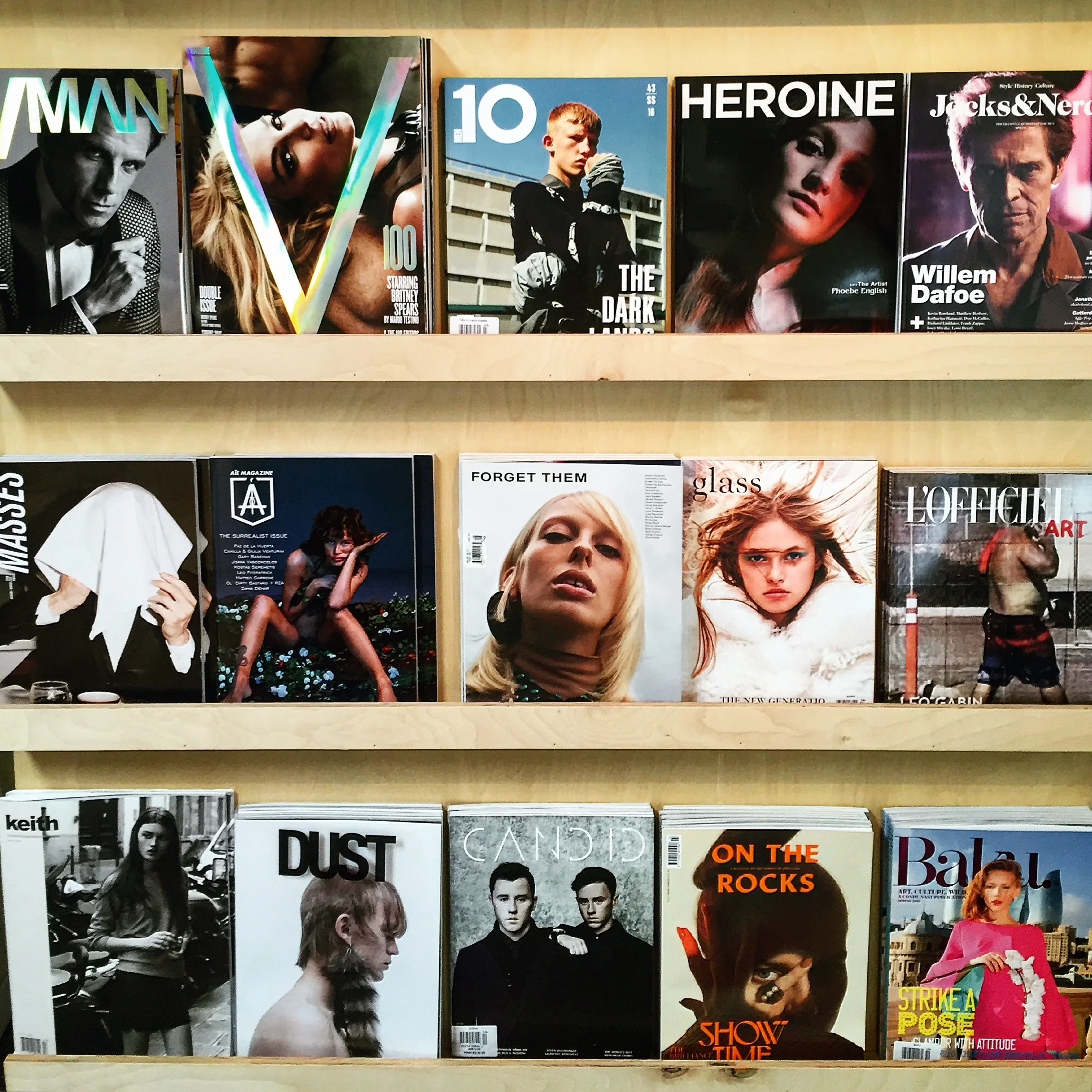 Tomo Mags - Revistas de Todo el Mundo y un Buen Café