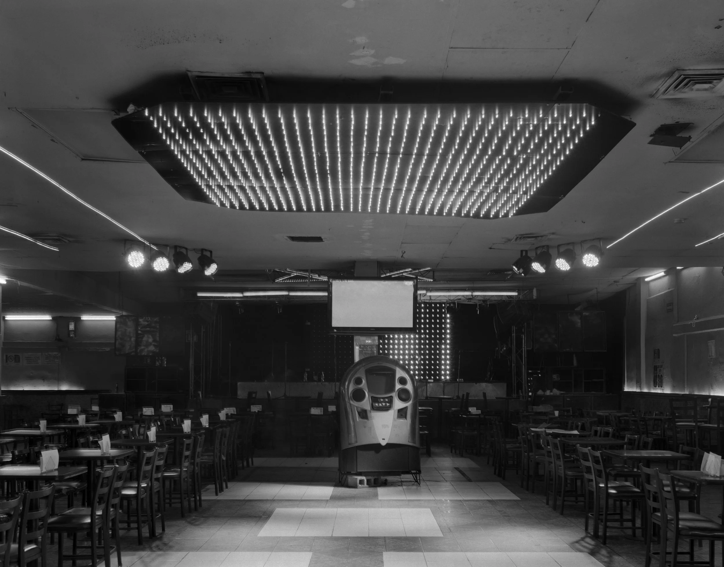 El Internacional copy.jpg