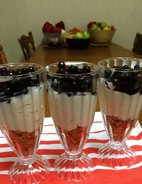 Berry Yoghurt Breakfast
