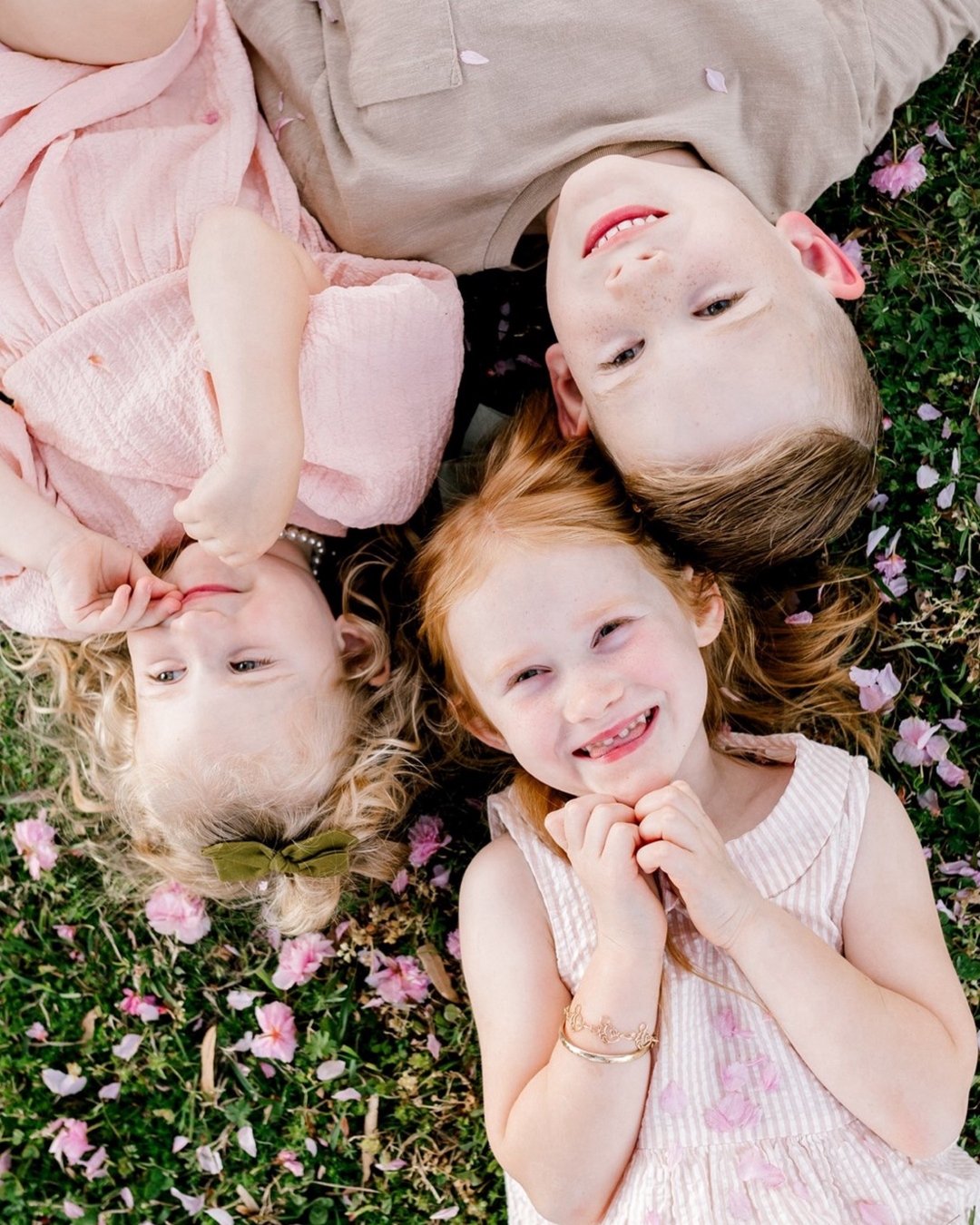 🌸 Spring Bloom Mini Sessions are officially OPEN for booking! 🌸I&rsquo;m so excited to announce this year&rsquo;s spring minis &ndash; they&rsquo;re happening in one of the most beautiful spots in Knoxville and I only have four spots left!

📍 Marc