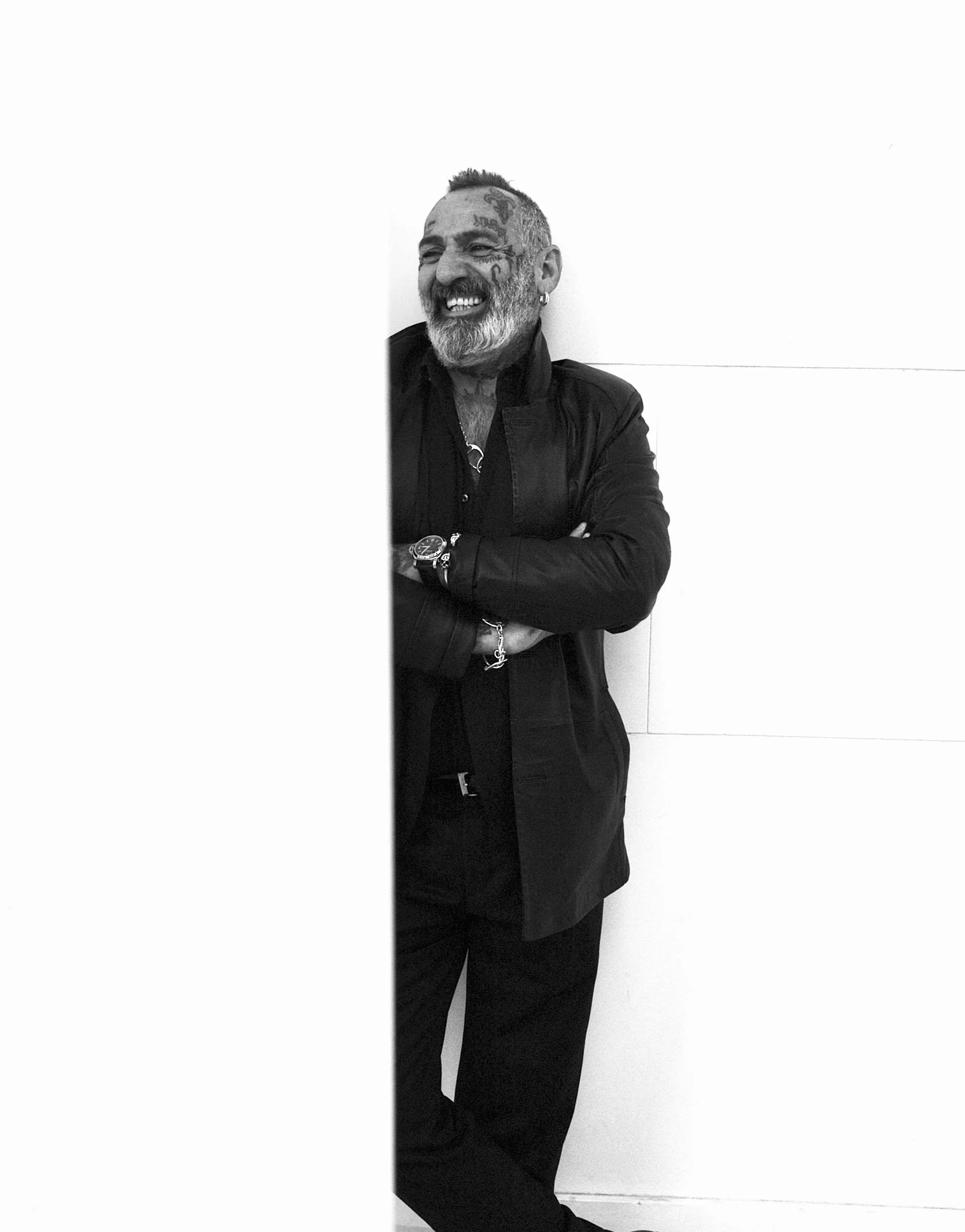 Hueseyin folded in white