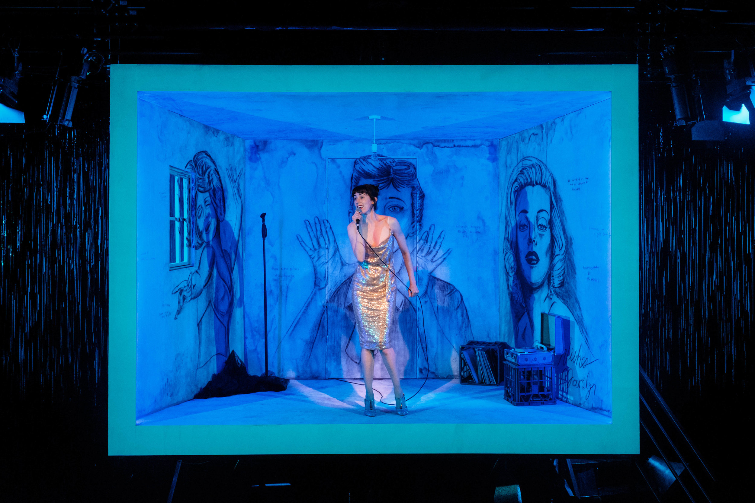 5042 DT19LV 4564 © Robert Catto.jpg