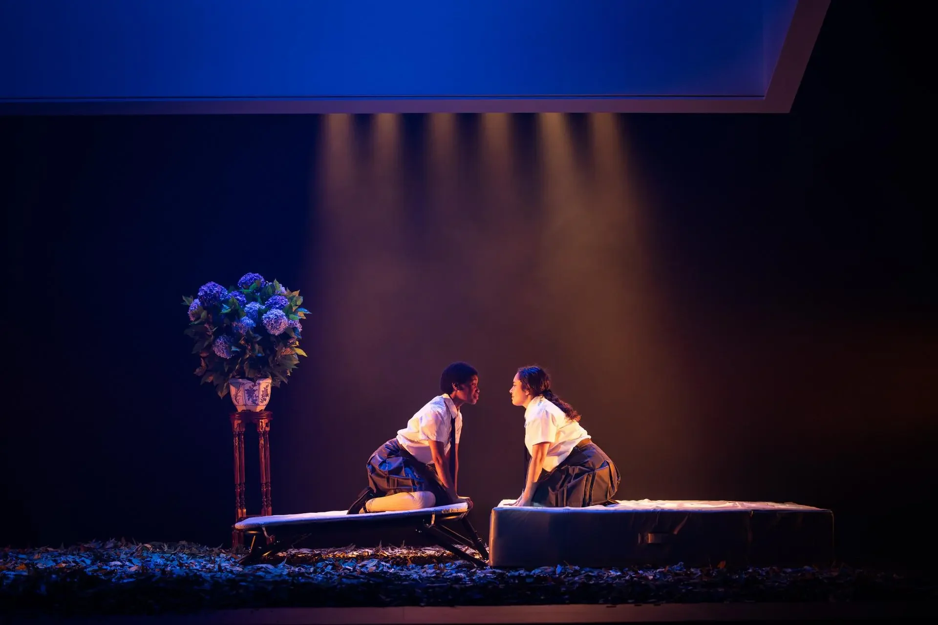 picnic-at-hanging-rock_drama-theatre_credit_daniel-boud_106-1.jpg.webp
