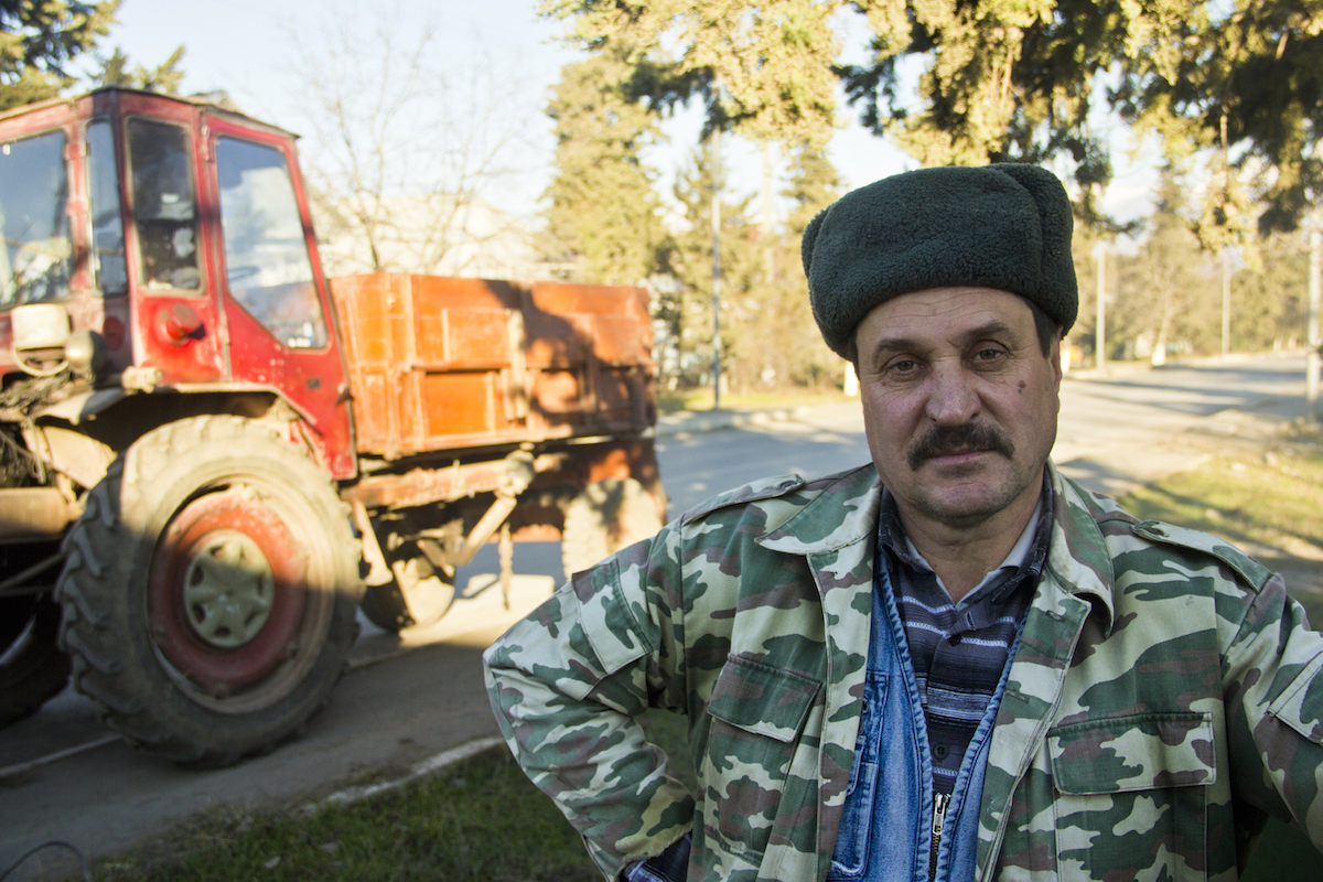 Un trattorista del kolkhoz