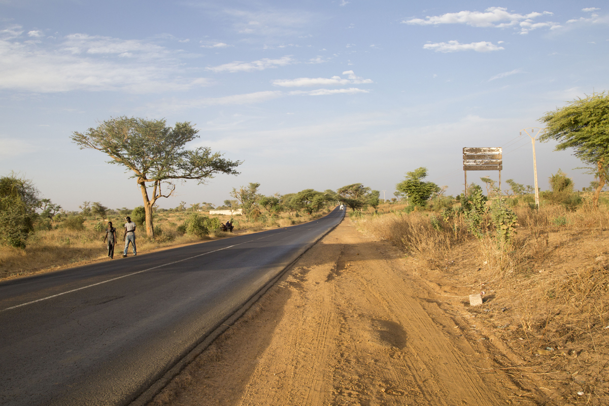 La route National, in direzione di Sinè Mbarick