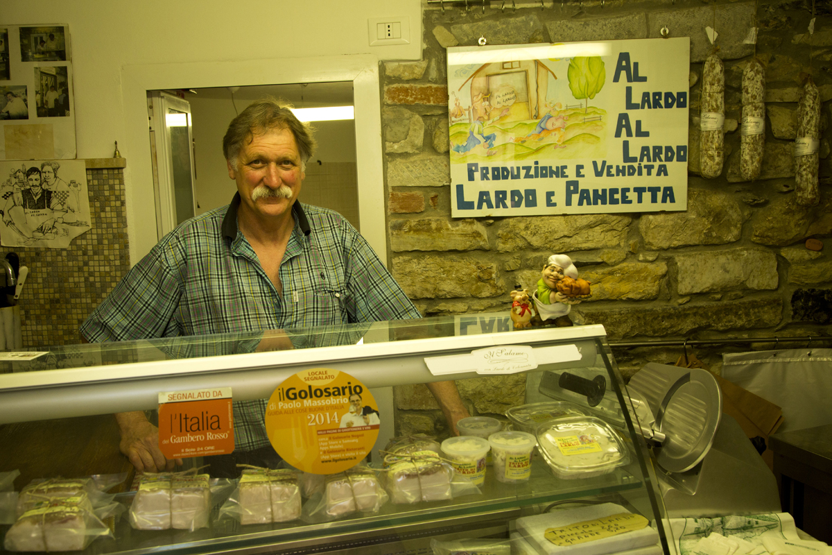 Antonio Musetti nella sua larderia