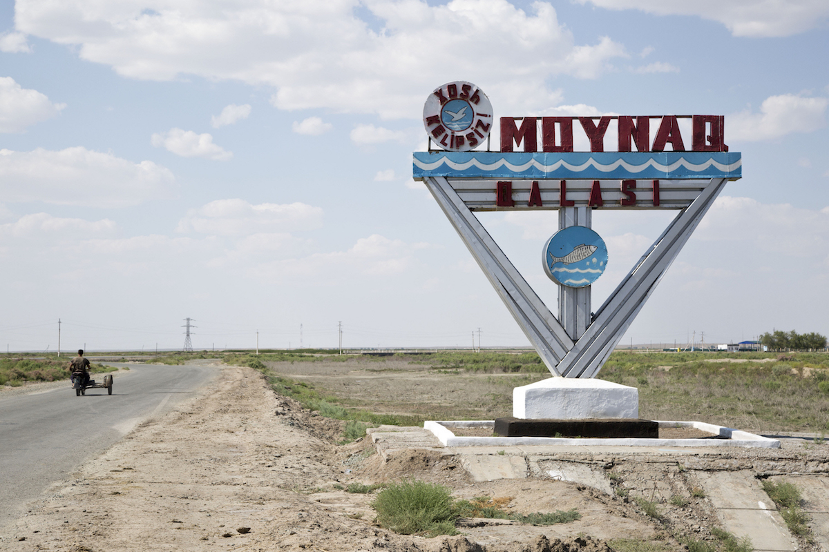 Moynaq, l'ingresso del paese