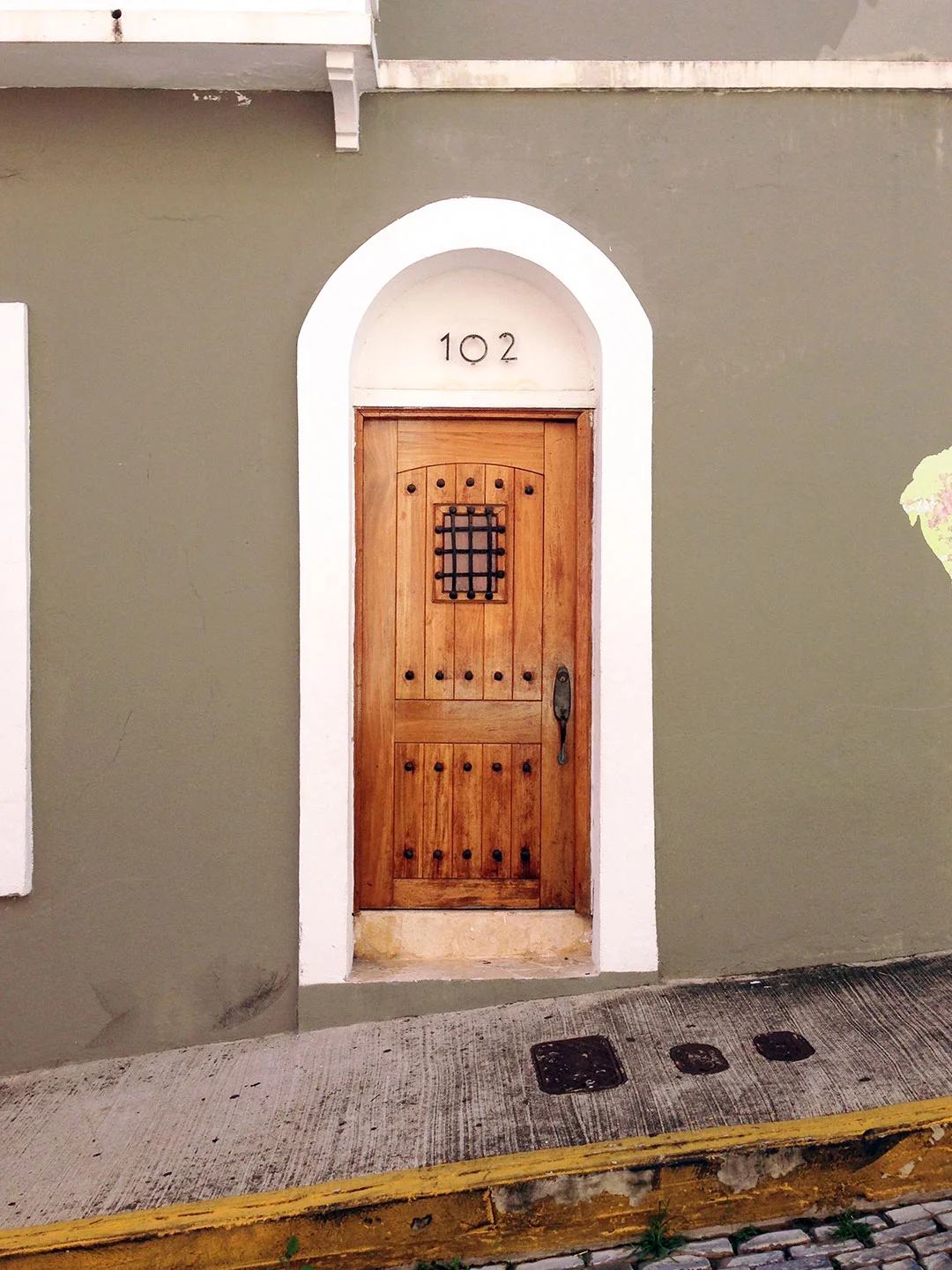 I find these small doors so inviting!
