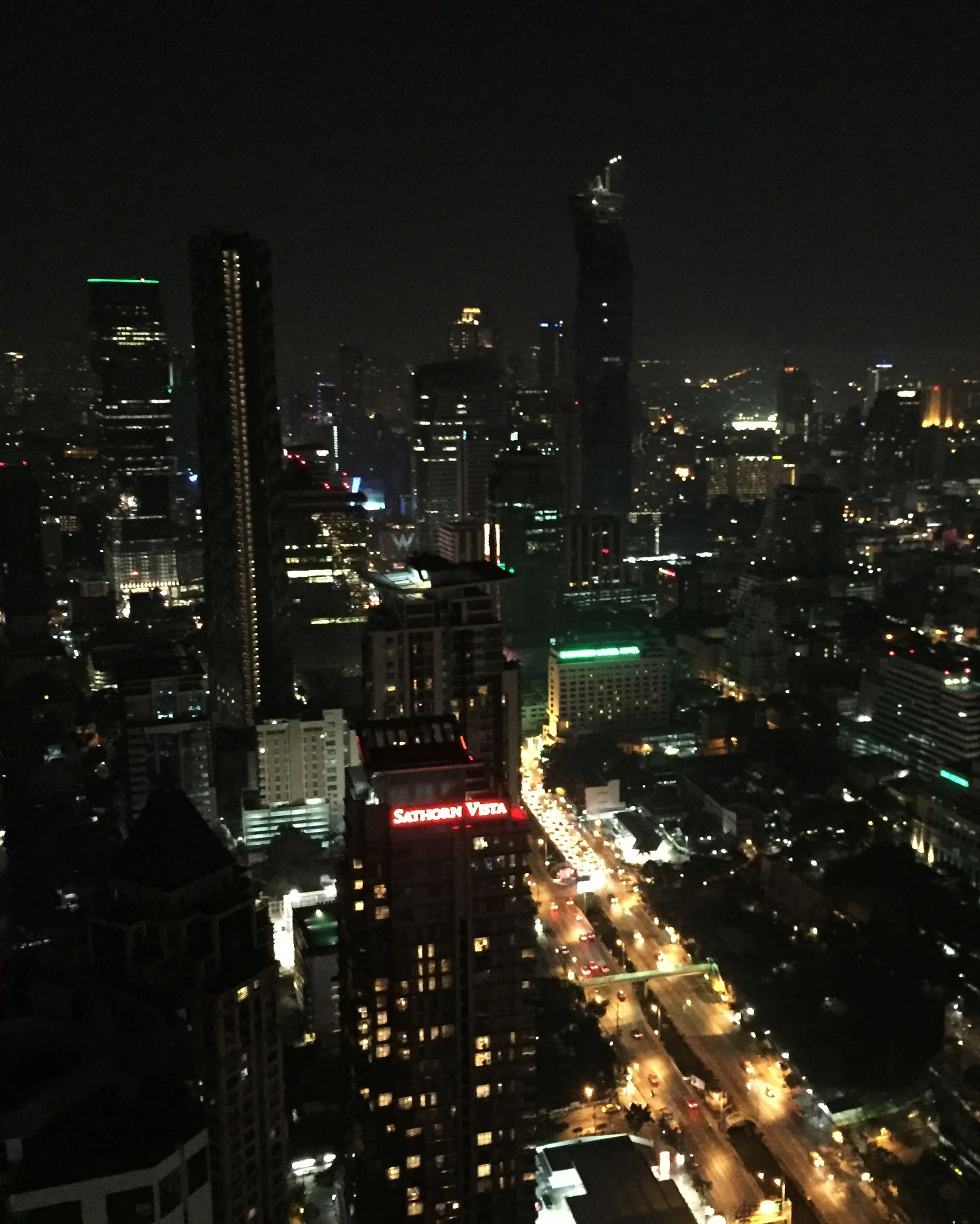 VERTIGO & MOON BAR ON THE ROOFTOP OF BANYAN TREE BANGKOK: Check out amazing views while sipping on yummy cocktails from the 61st floor of the Vertigo Rooftop Bar !