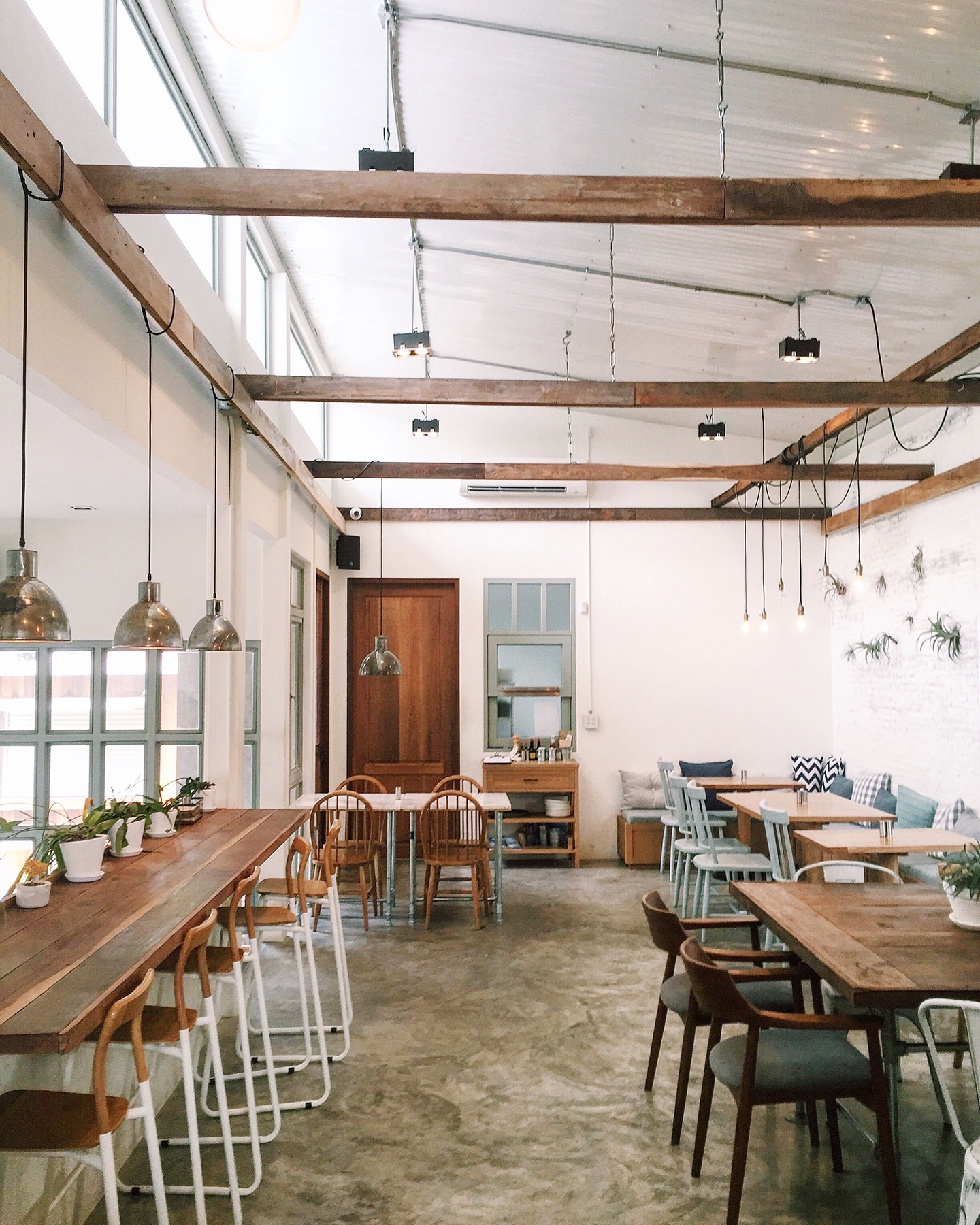 The interior of Toby's on Sukhumvit 38