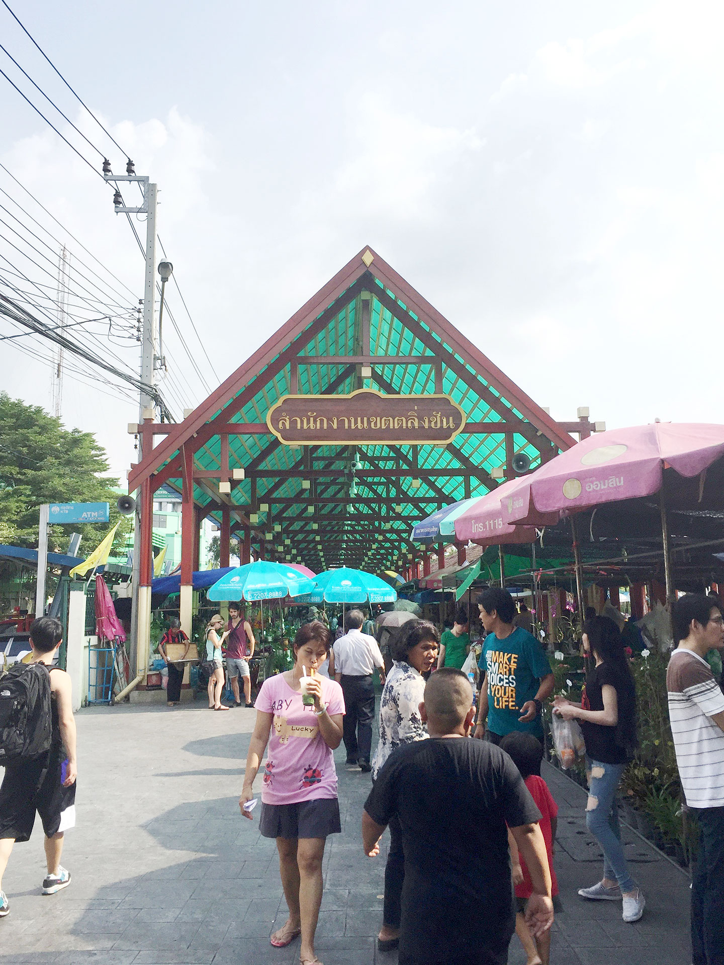 The entrance to Taling Chan Floating Market