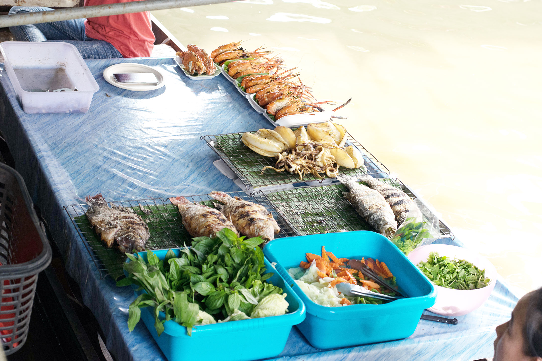  Freshly roasted seafood and ingredients by the river. 