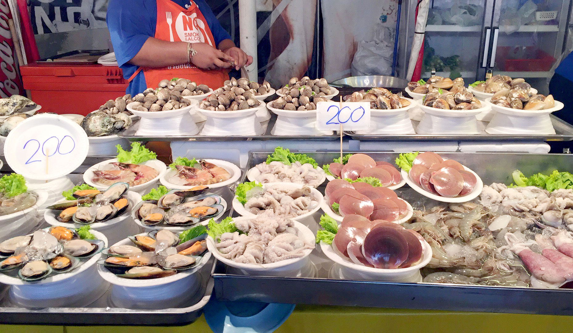  All the fresh seafood at the outdoor food court at Bangla Road 