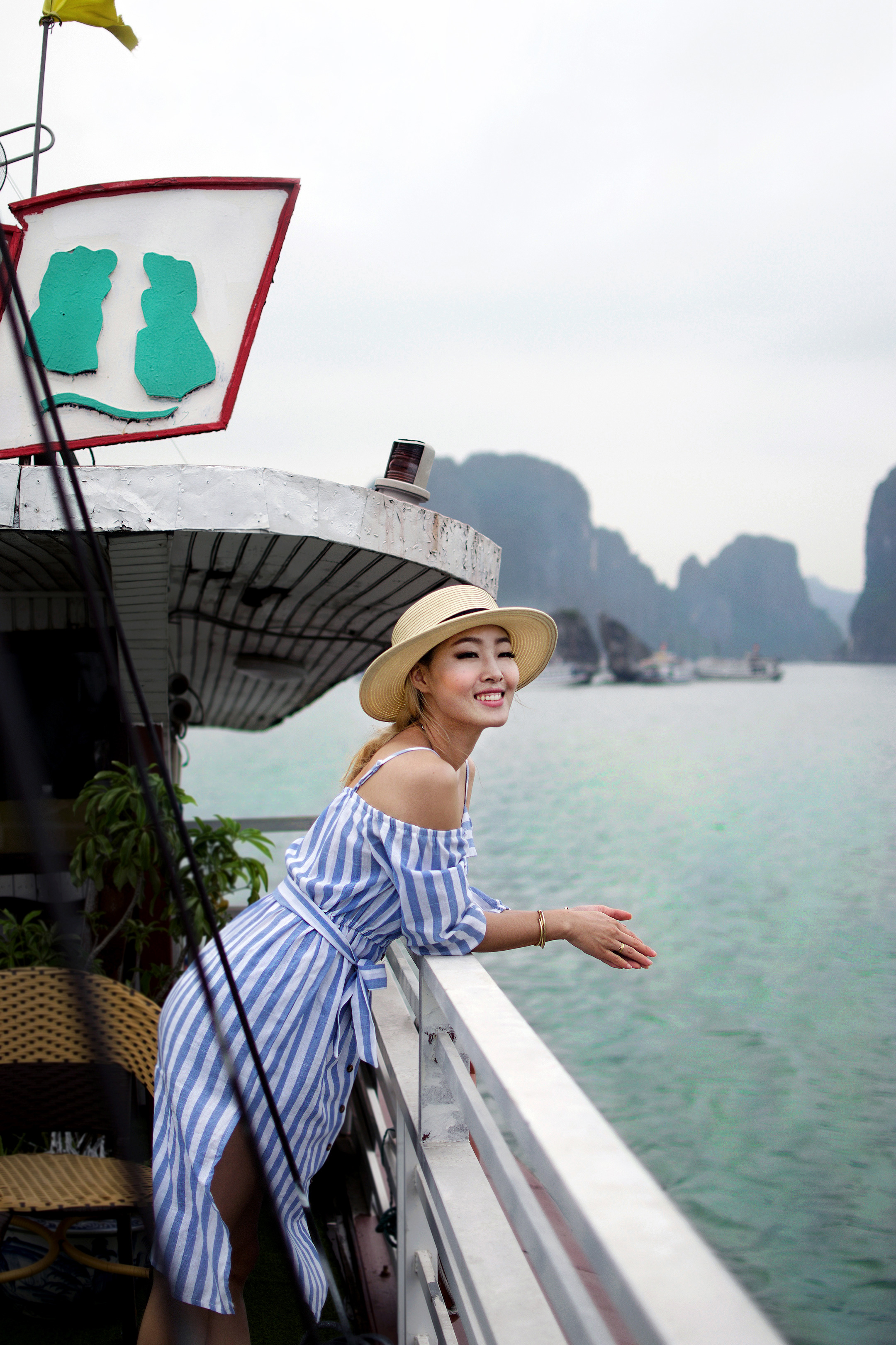 HALONG BAY BOAT CRUISE