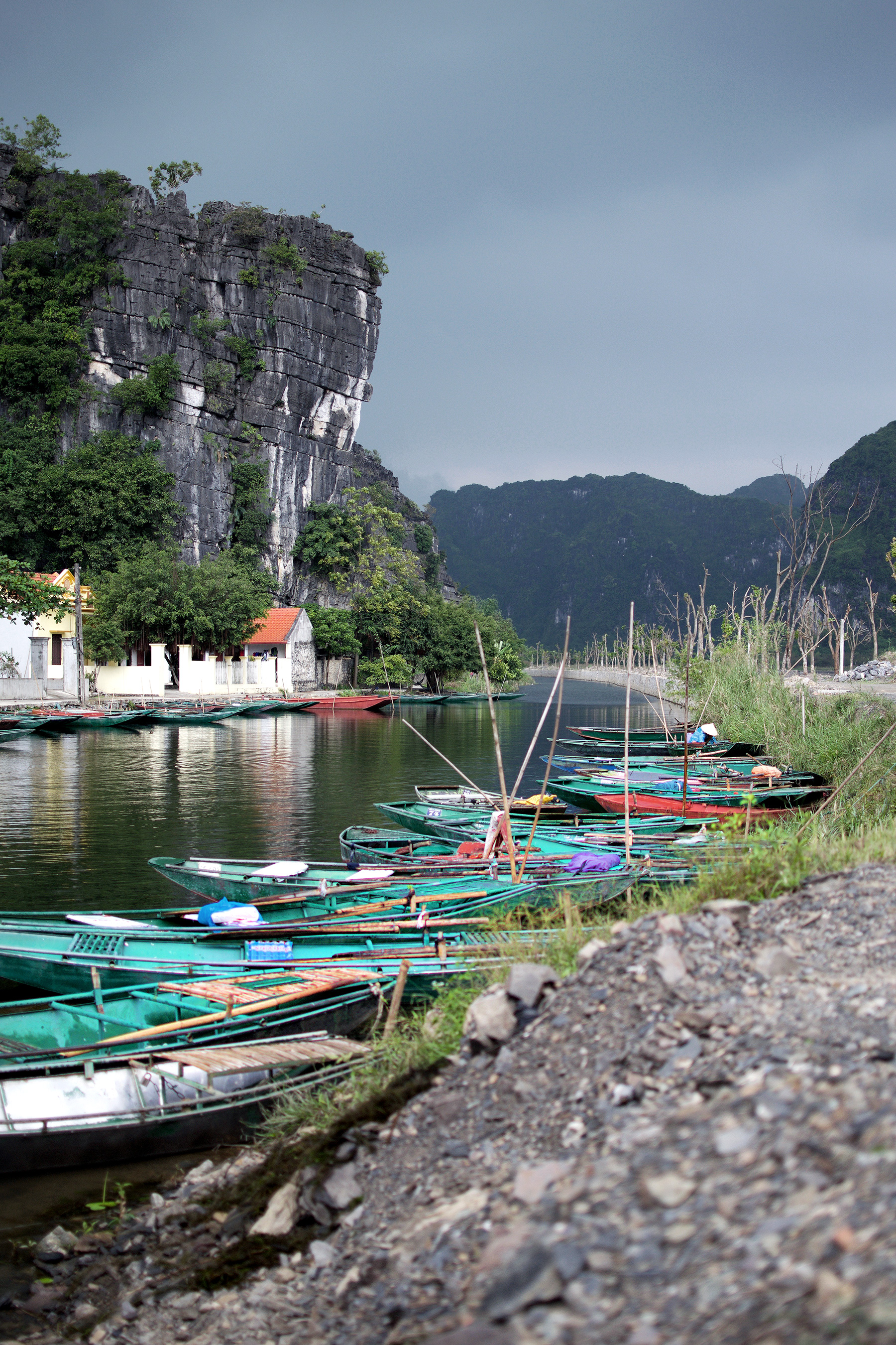  COLORFUL BOATS DOCKED IN THE COUNTRYSIDE IN NINH BINH 