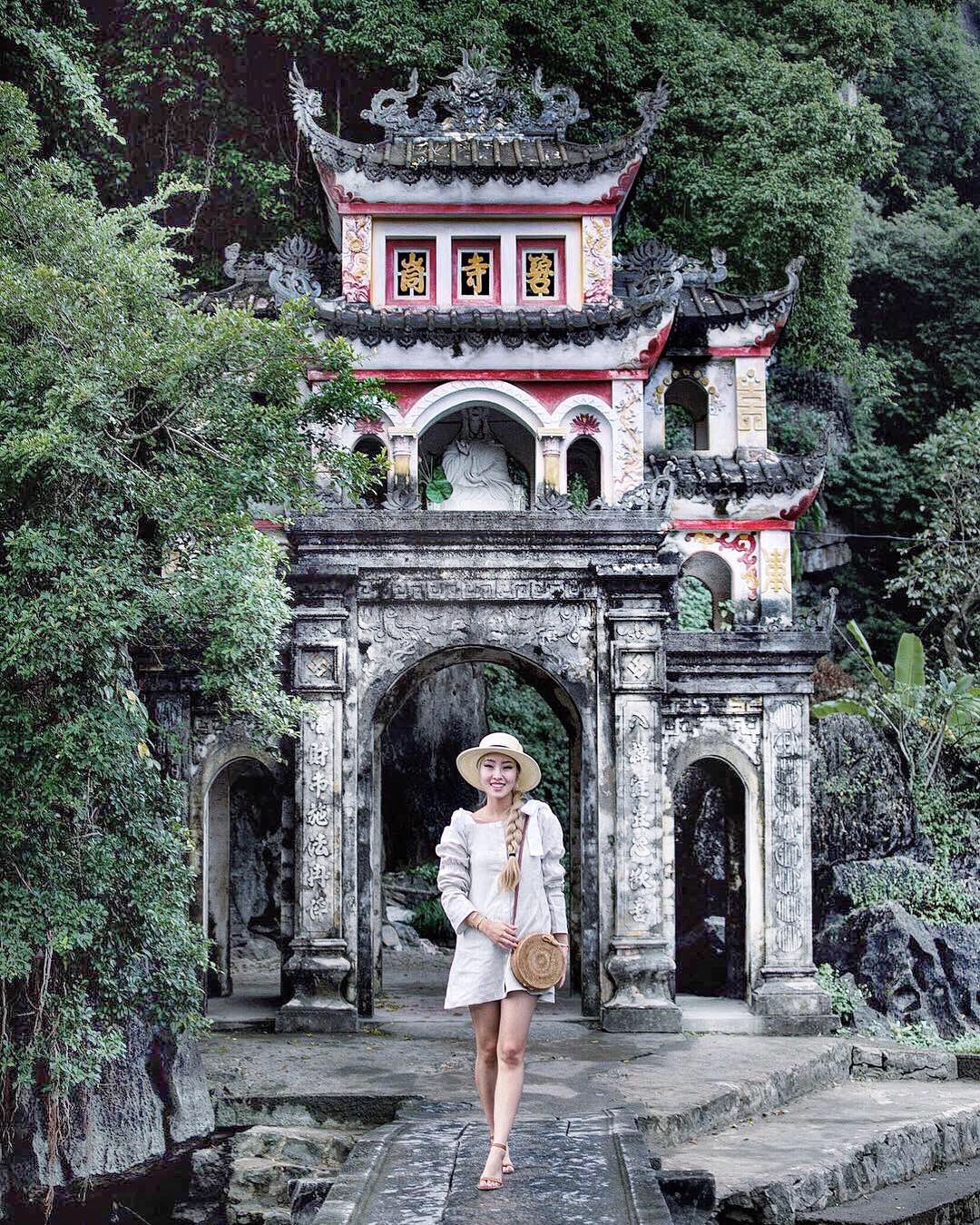  AT THE ENTRY OF BICH DONG PAGODA 