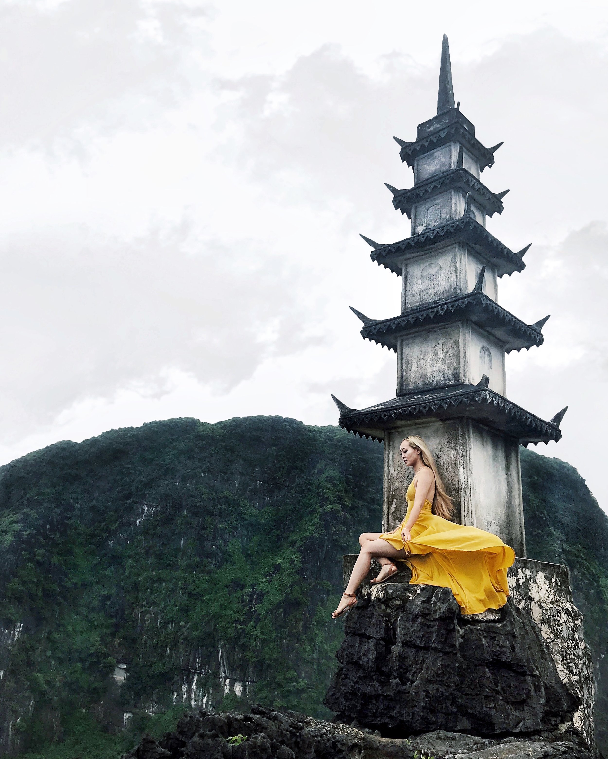  PAGODA AT THE SUMMIT OF HANG MUA 