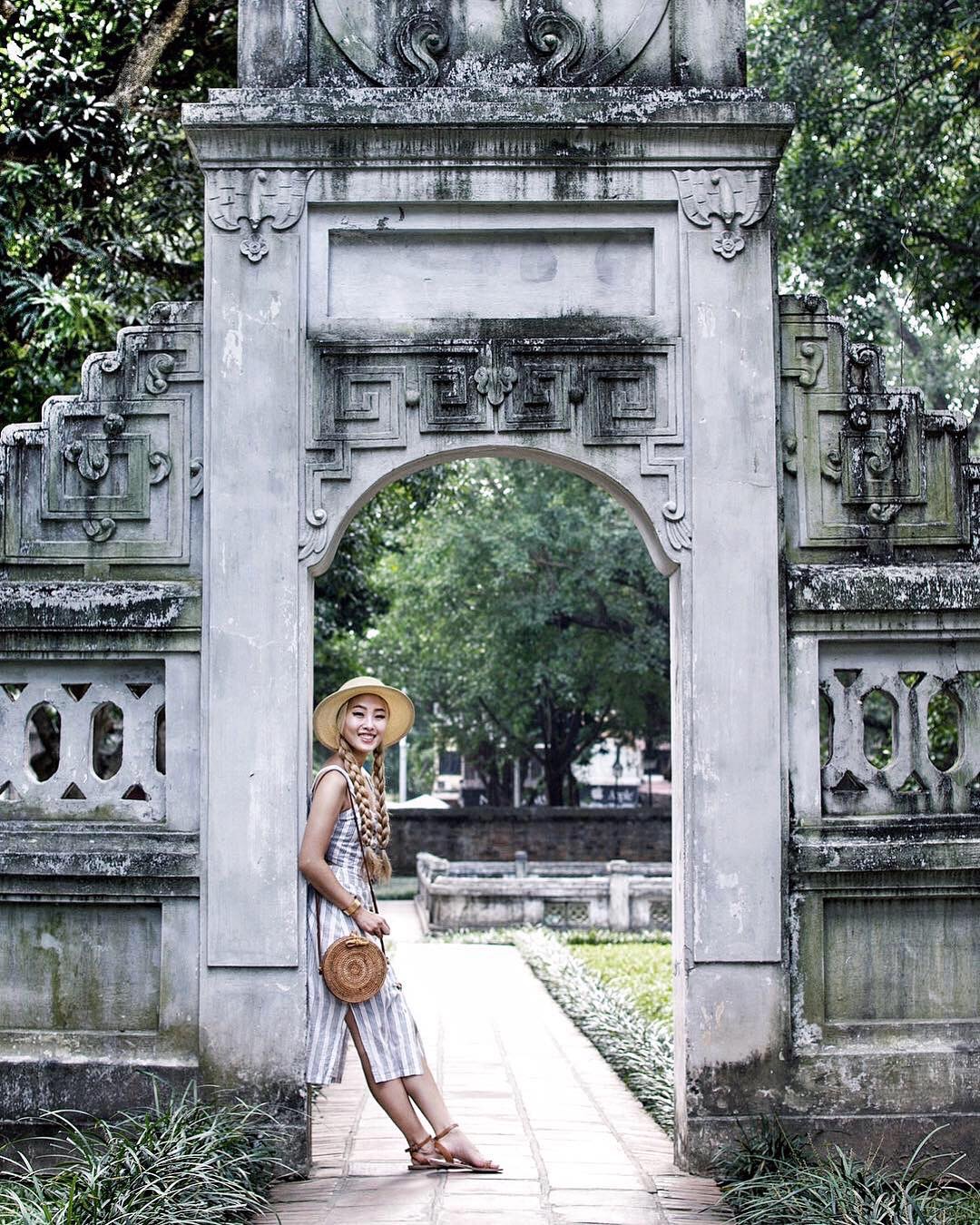  TEMPLE OF LITERATURE 