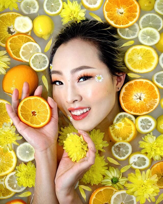 What is the IT ingredient you NEED in your skincare routine? You guessed it! VITAMIN C BABY! 🍋🍊💛🍊🍋🧡
⠀⠀⠀⠀⠀⠀⠀⠀⠀
I&rsquo;ve been using @muradskincare for about 2.5 years now and my latest OBSESSION is their Vita-C Duo, including the Vita-C Glycoli