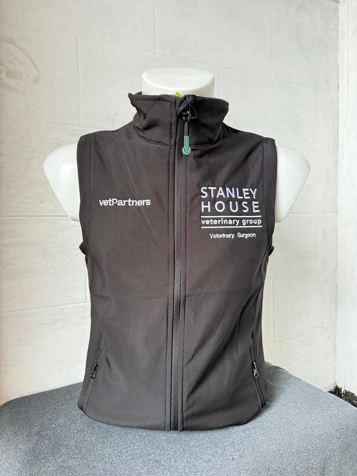 We are delighted to be workwear suppliers for @stanley_house_vets 🐾

Thankyou so much for your support! 

If you are looking for the professional look.. look no further we would love to help you create the perfect workwear for your day-to-day! 

 #w