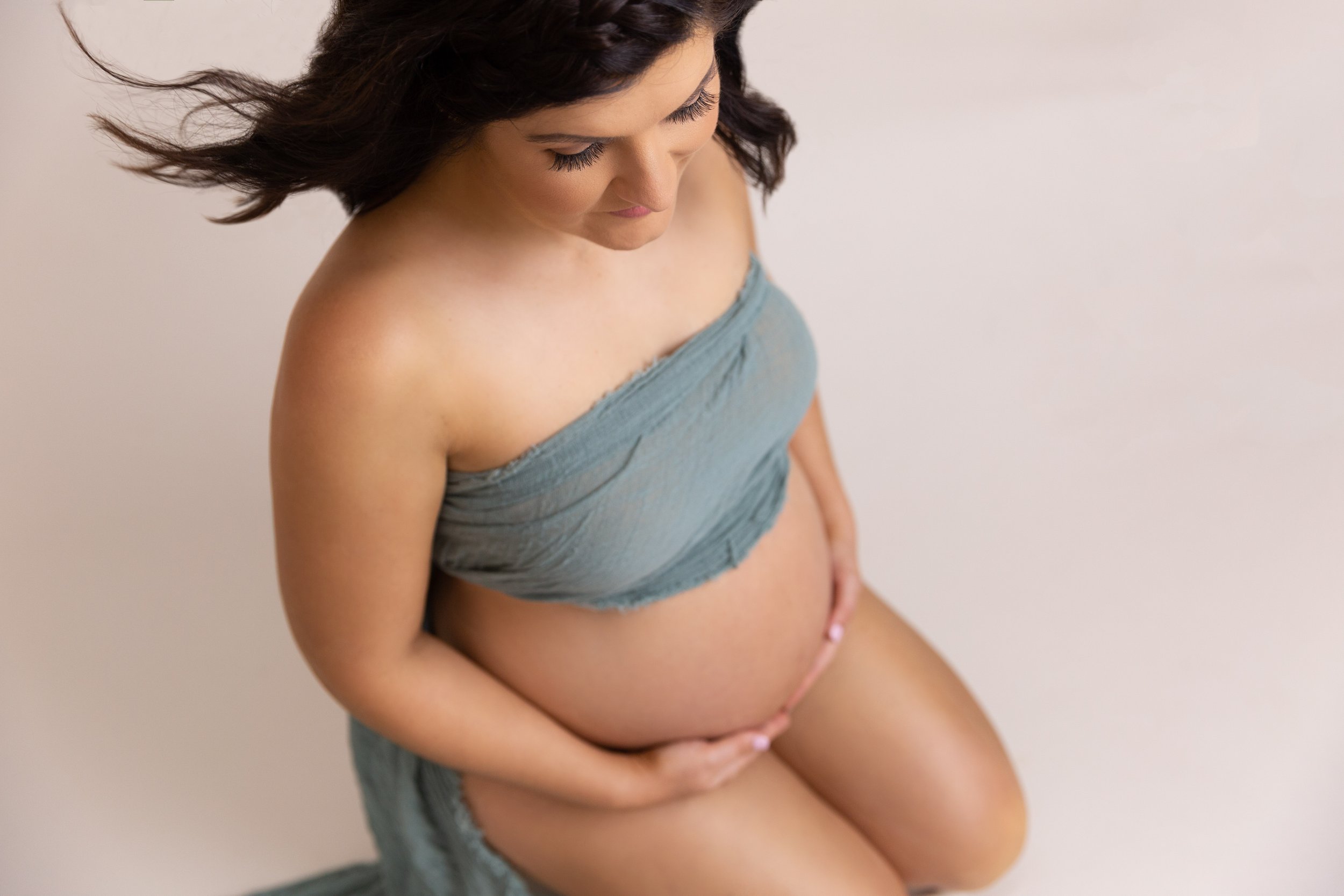 Gold Coast pregnant maternity belly photographer Jade Read Helensvale studio