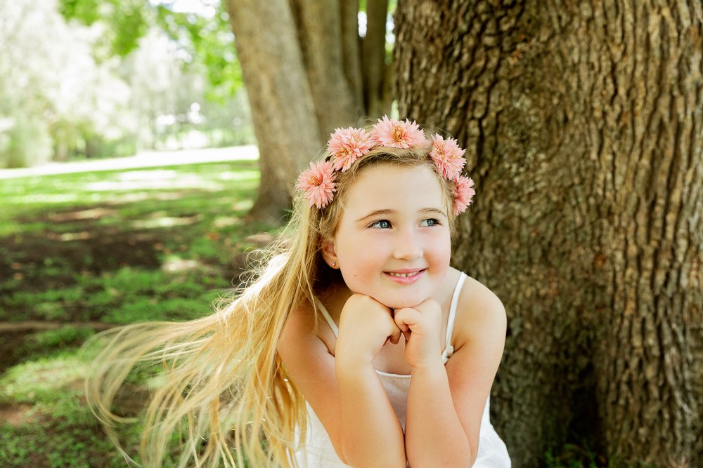 gold coast family photographer jade read girl in a garden flower crown
