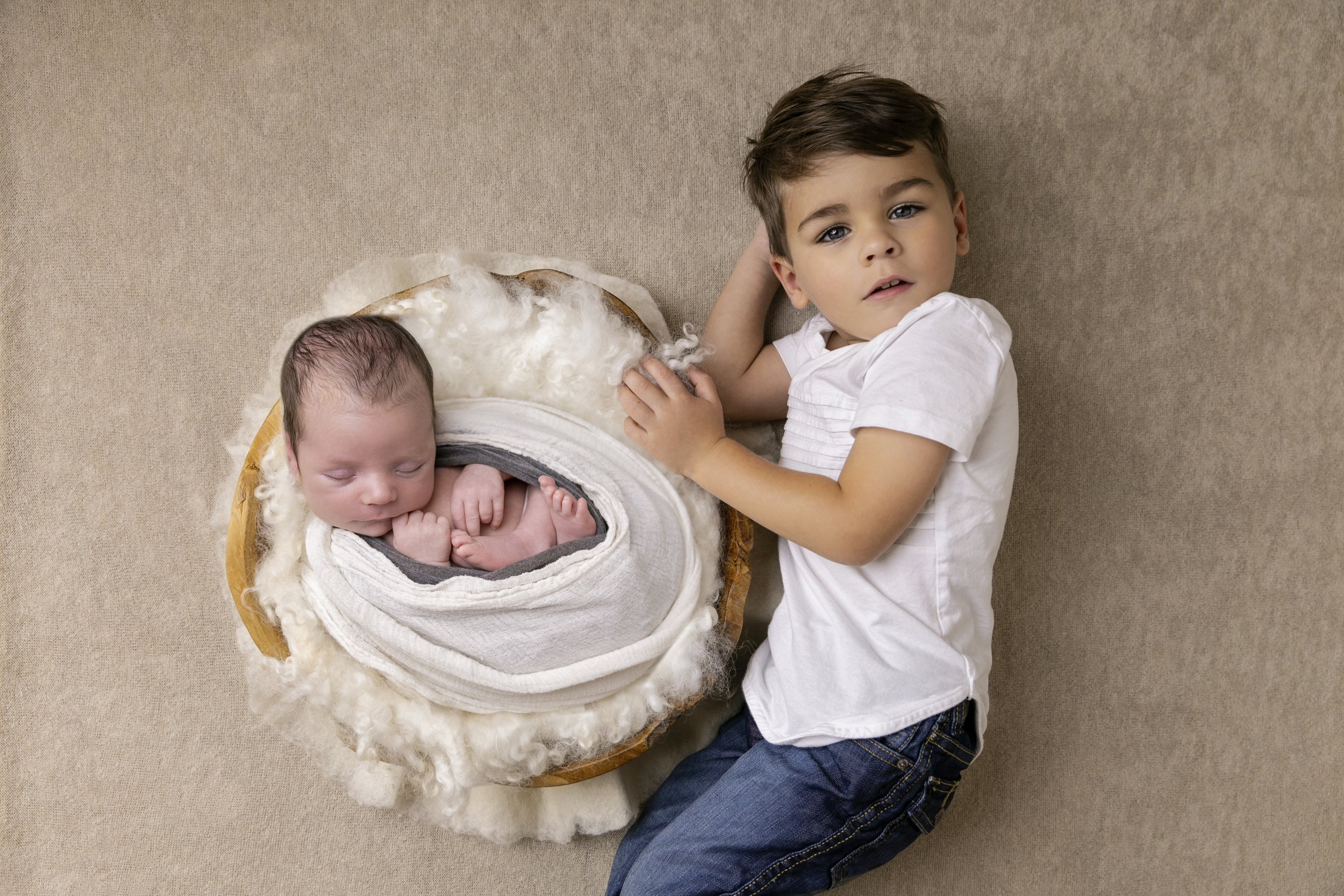 gold coast family photographer studio photo session brother baby sibling jade read