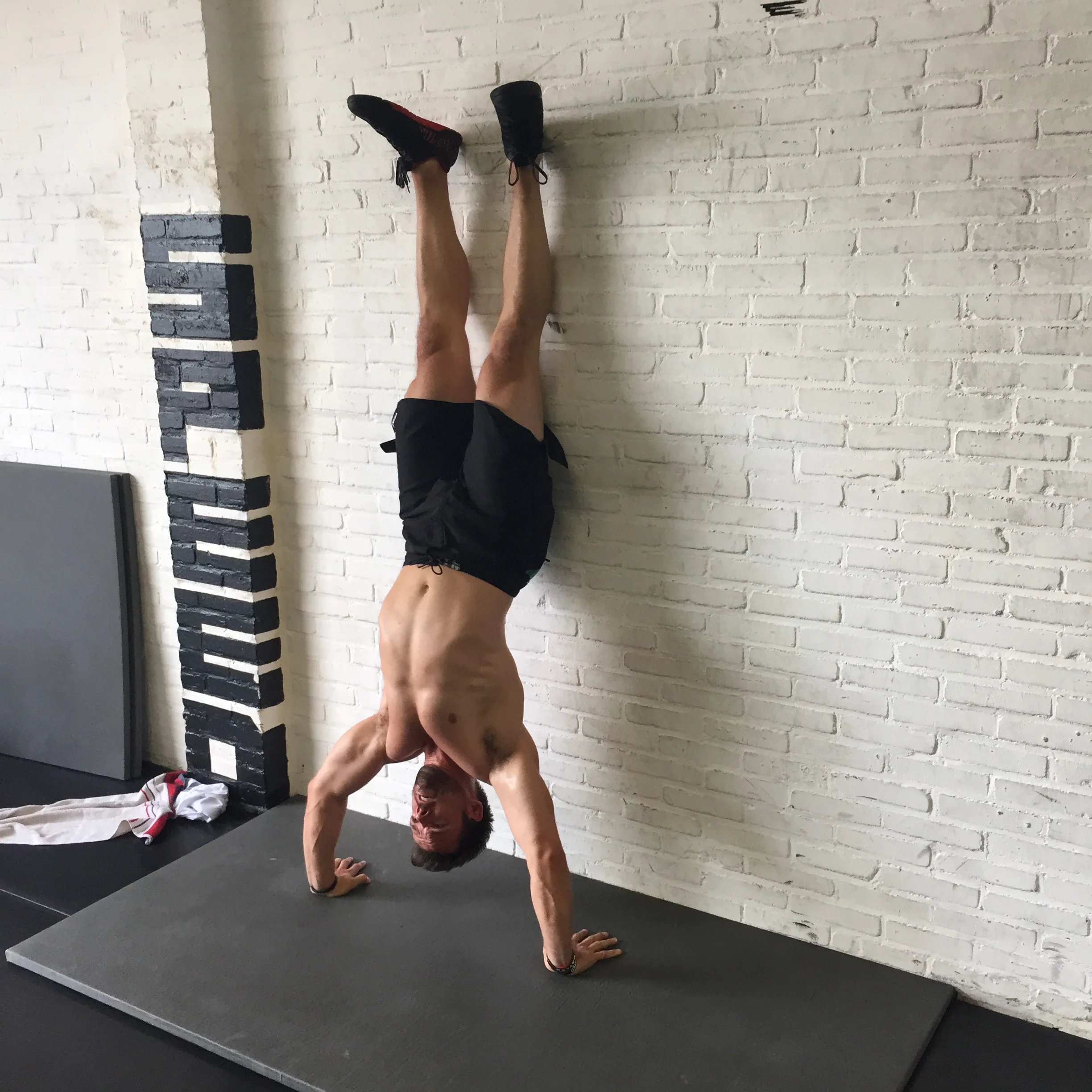 Handstand pushup