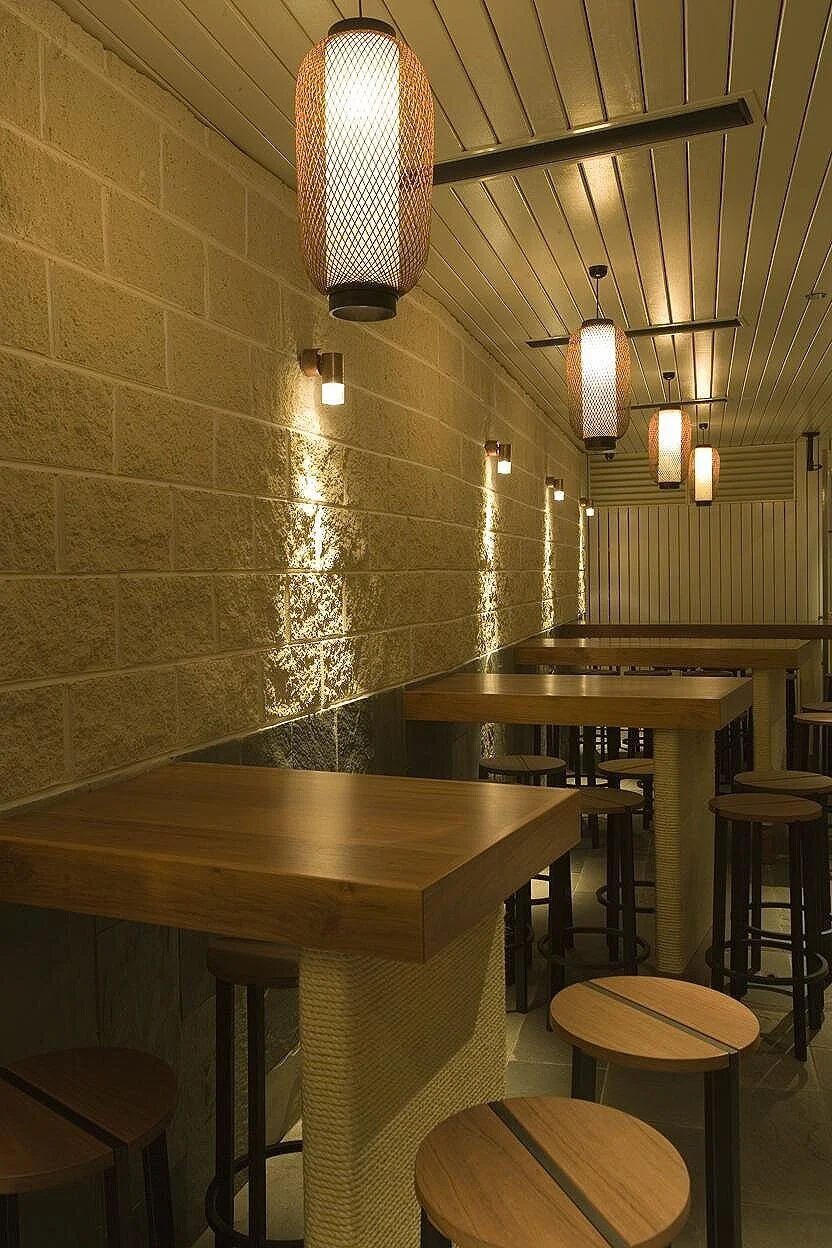 restaurant small table.jpg