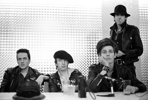 the-clash-photographed-by-ches.jpg