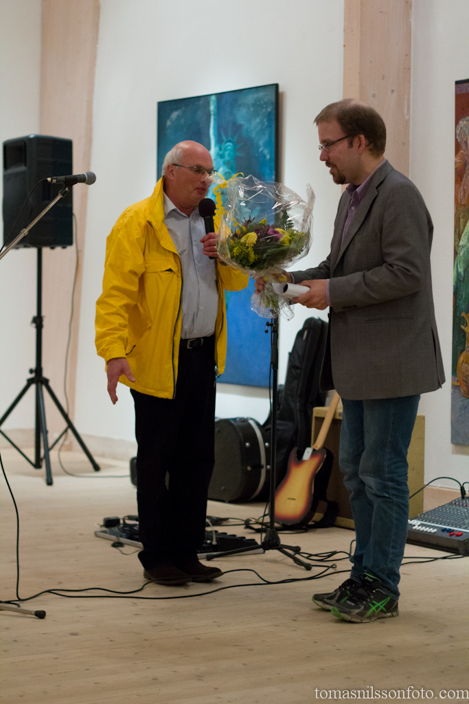 Yours truly receiving flowers and a reward. Photo by Agneta Nilsson