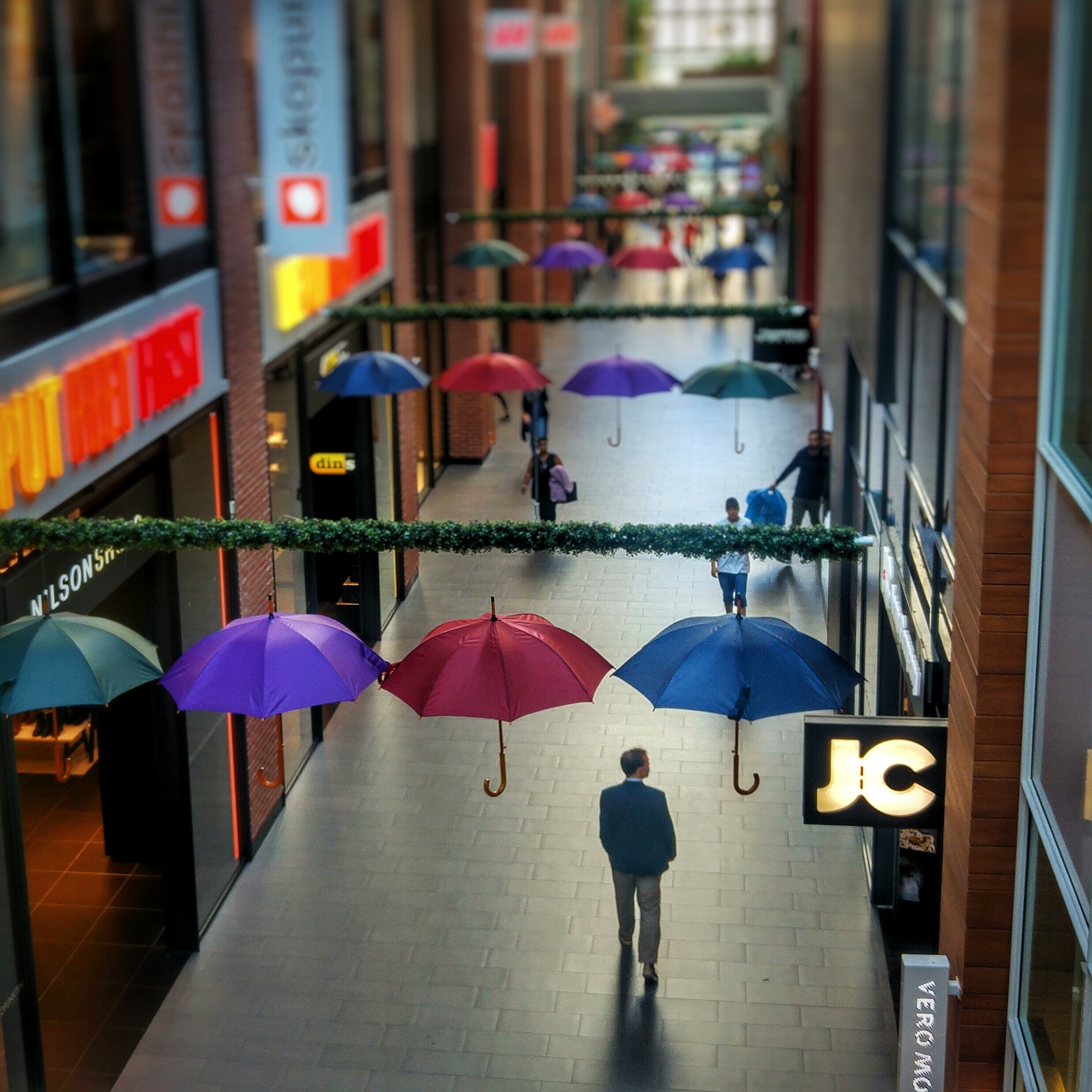 September 8 - Day 252: Magritte at the Mall