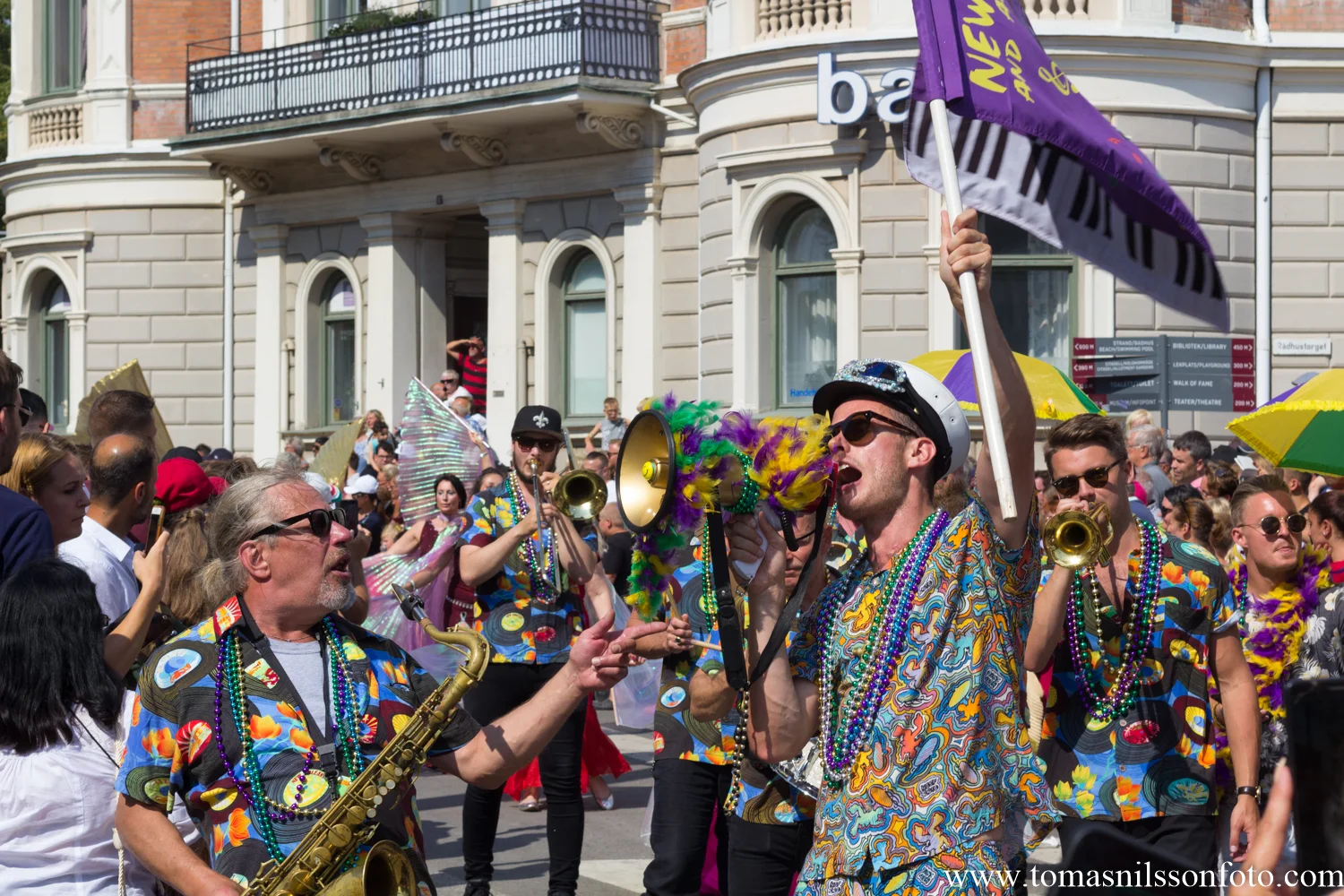Colors, Drums and Sunshine!