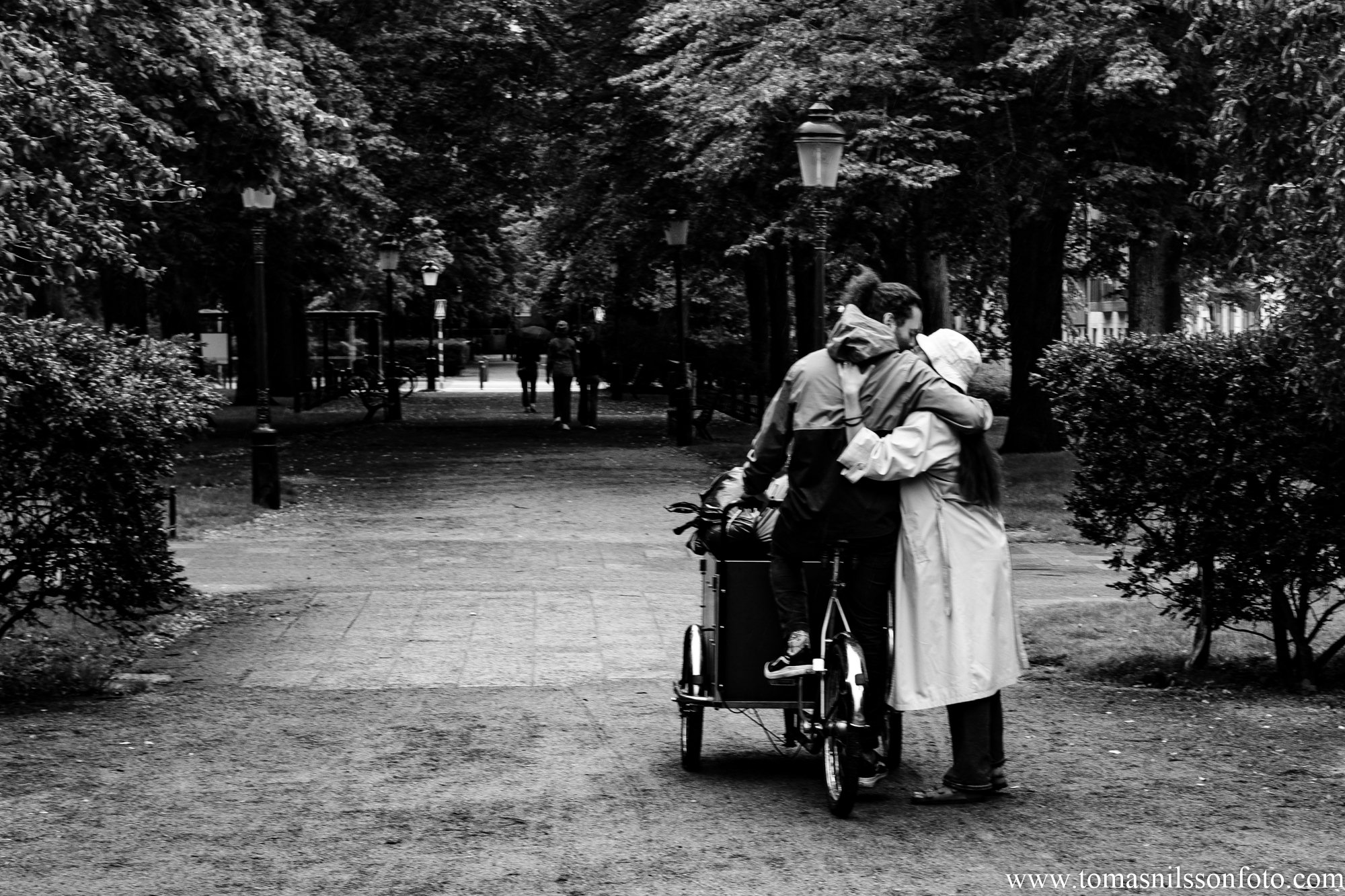 A hug in the rain (Malmö, Sweden, 2023)