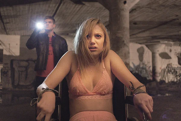It Follows - Interview with Maika Monroe