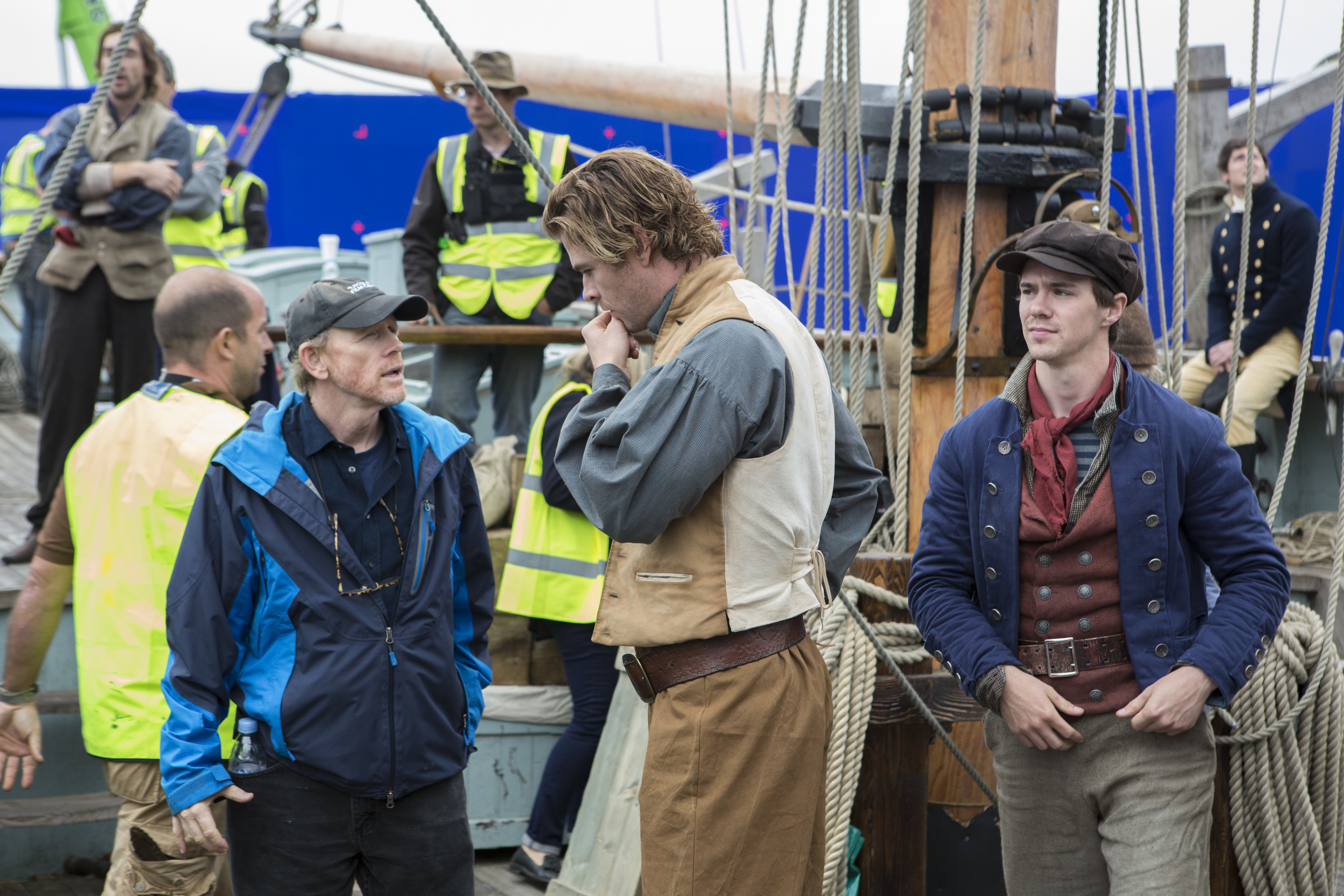 Ron Howard directing Chris Hemsworth in, "The Heart of The Sea"