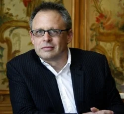 Bill Condon on Dreamgirls, Beauty and The Beast, The Bride of Frankenstein and more! 
